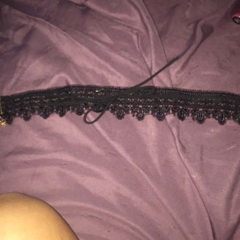 CHOKER